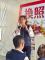 圖6：交通部主任秘書沈慧虹向在地鄉親說明駕照管理策略