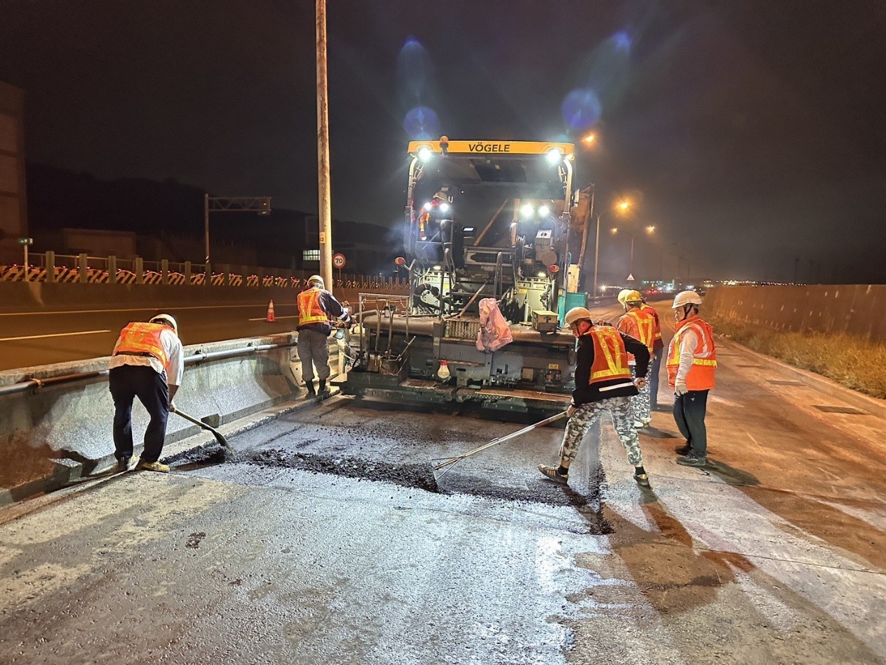 台15南下側車道AC道路刨鋪.jpg