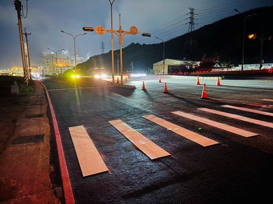 台15南下側車道AC道路標線施工.jpg