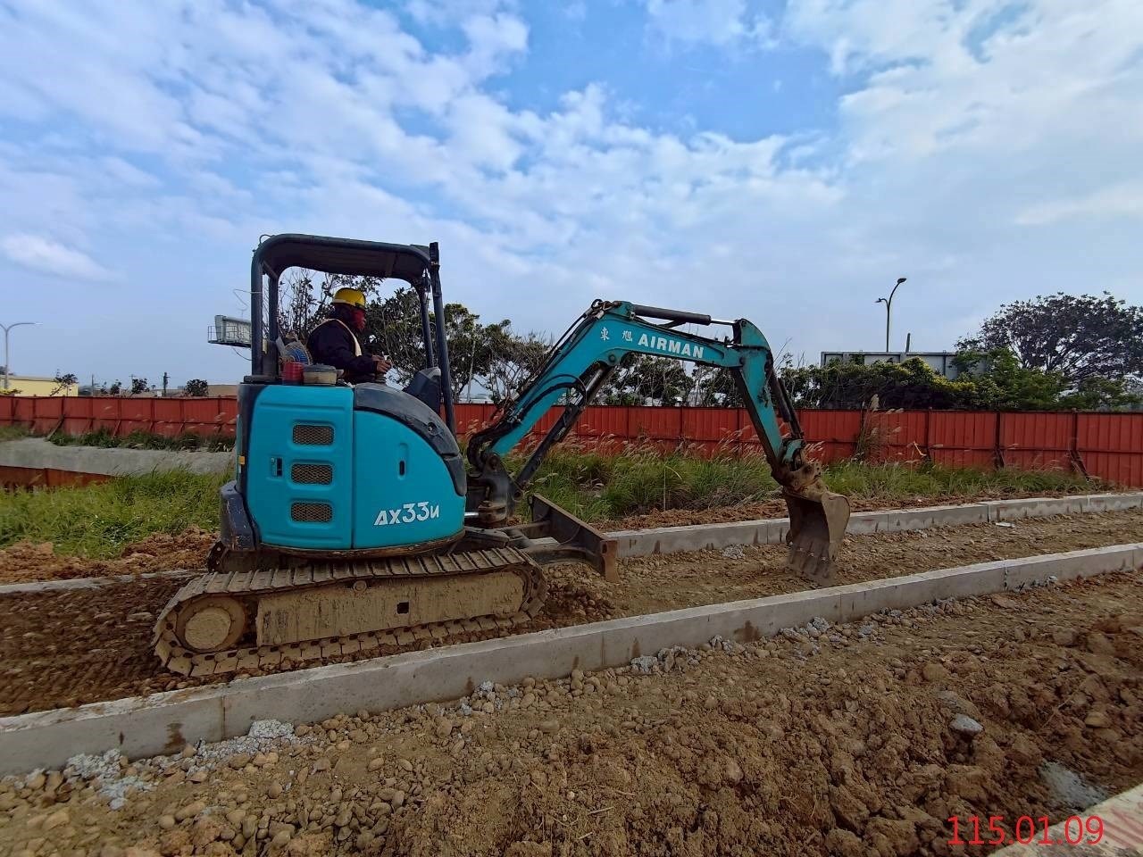 第6工區：里程32K 300-400人行道級配舖築.jpg