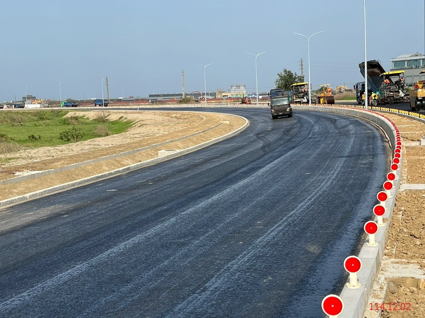 114-12-第1工區：里程1K 980-2K 560瀝青混凝土黏層灑佈試驗.jpg