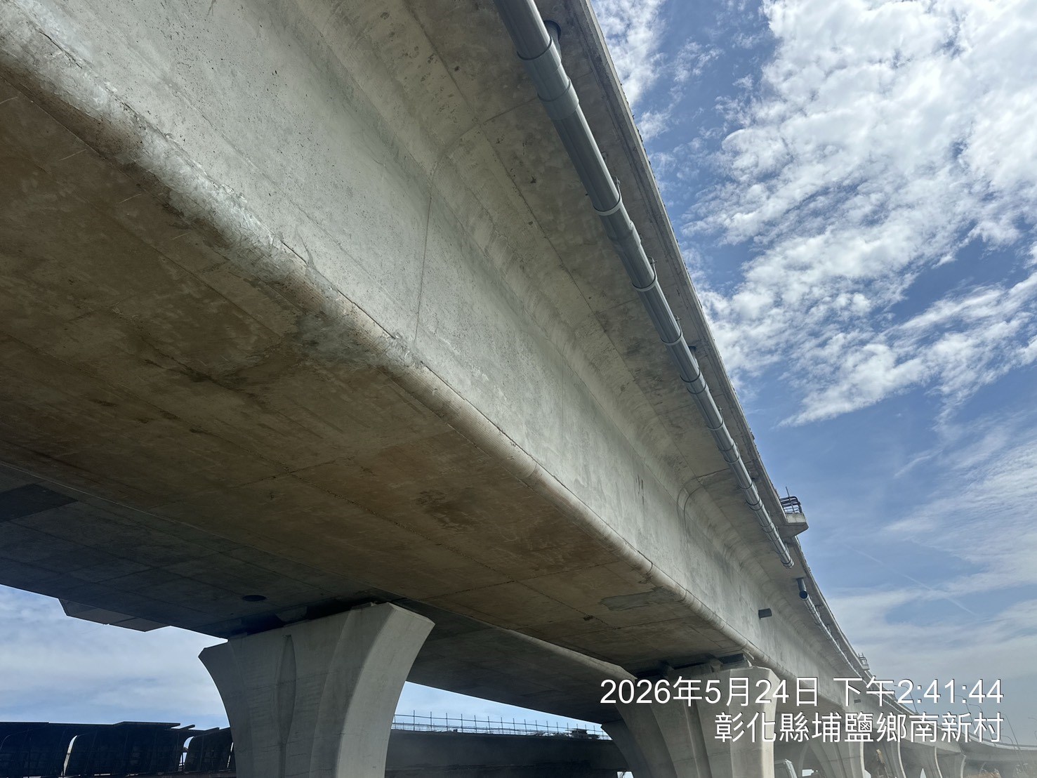 1-1-1R1U1 橋面洩水管安裝.jpg
