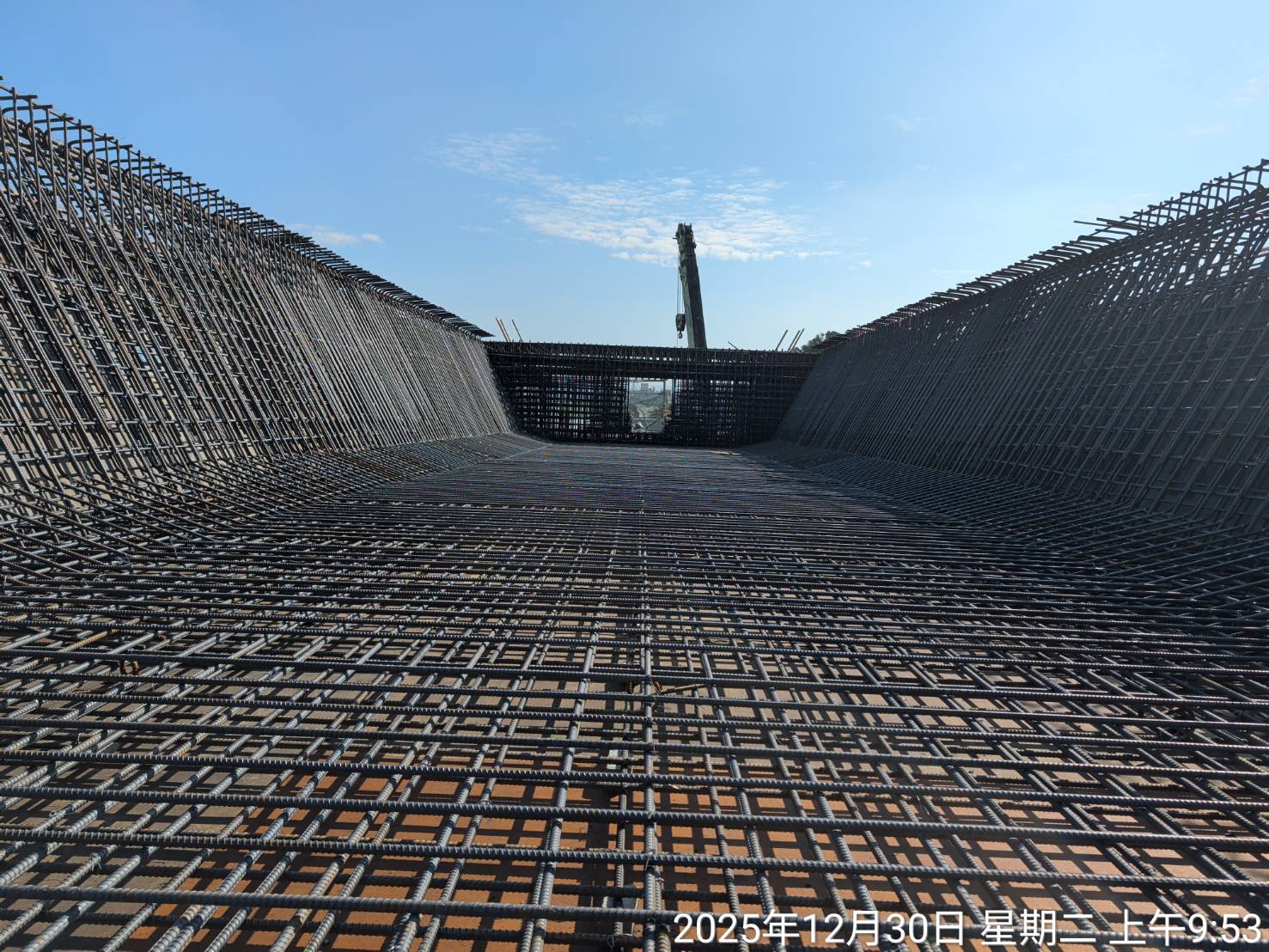 場鑄箱型梁EU7-2底腹板鋼筋綁紮.jpg