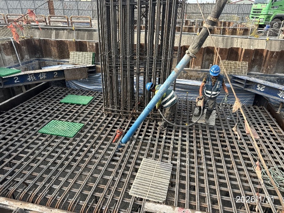甲.D橋梁下部結構工程 第3工區P26R橋墩基礎混凝土澆置.jpg