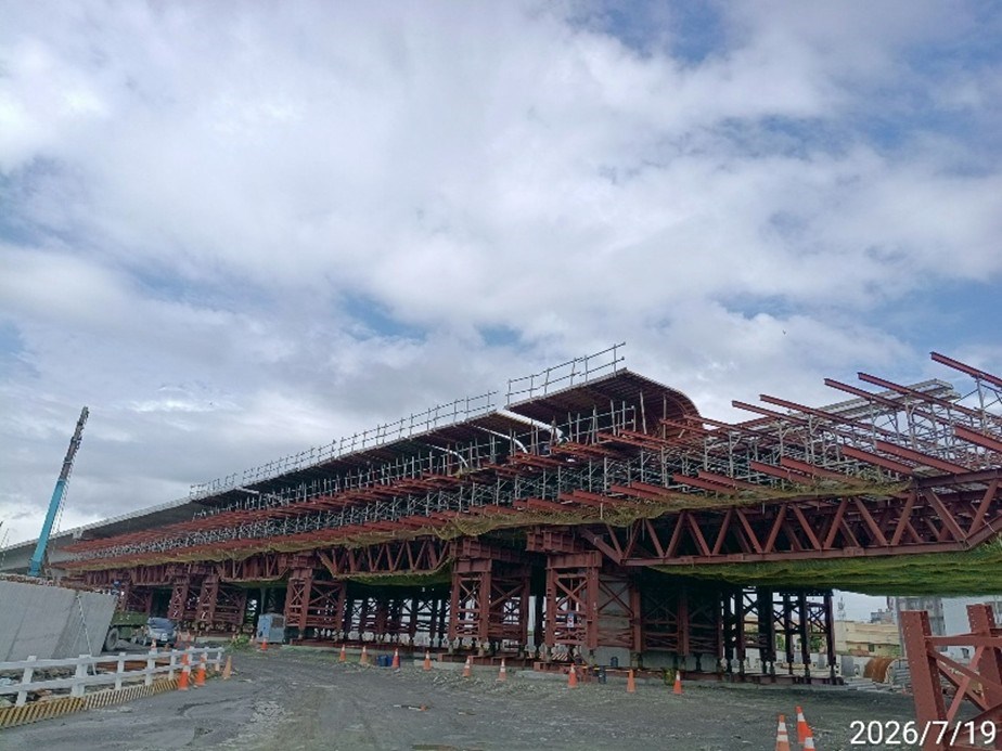 甲.C橋梁上部結構工程 U4場鑄逐跨(P11~P15)第2階段(0K 861~0K 902)底腹版模板組立.jpg