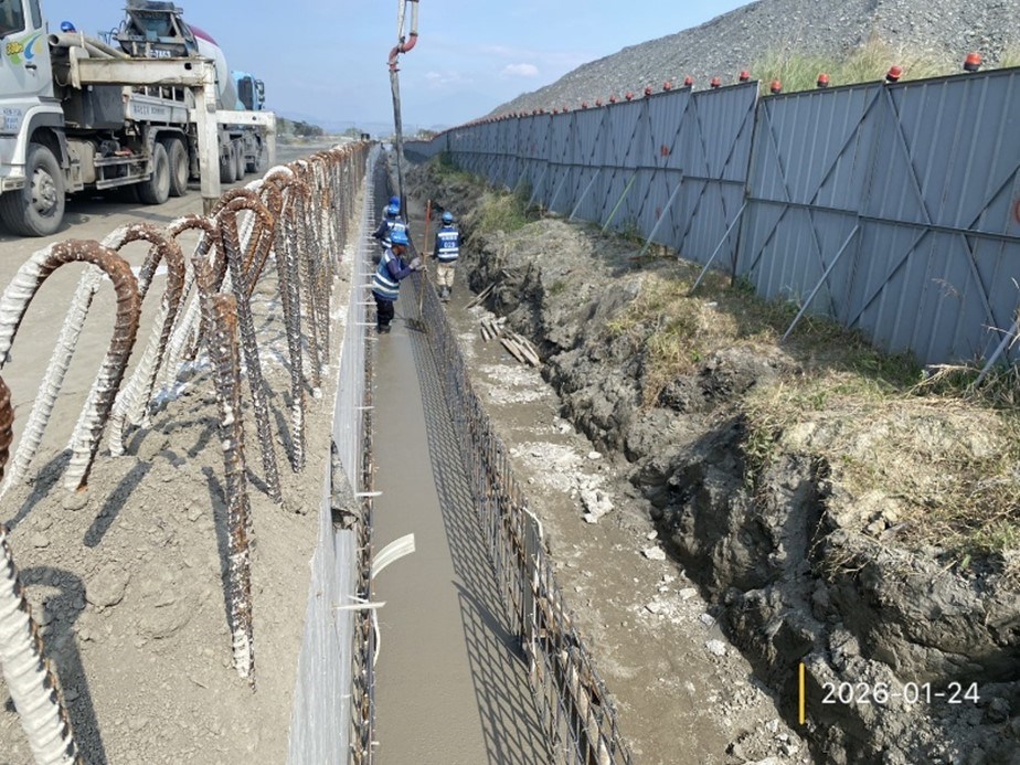 甲.H排水工程 第9工區5K 960~6K 150(RT)DA1006、DA1102 矩型明溝1底版混凝土澆置.jpg