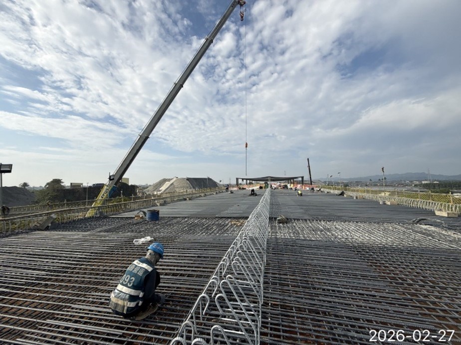 甲.C橋梁上部結構工程 U3場鑄逐跨(P7~P10)第3階段P9~P10頂版鋼筋組立.jpg