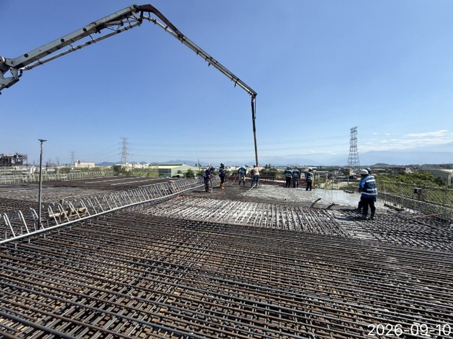 甲.C橋梁上部結構工程 U4場鑄逐跨(P11~P15)第2階段(0K 861~0K 902)頂版混凝土澆置.jpg