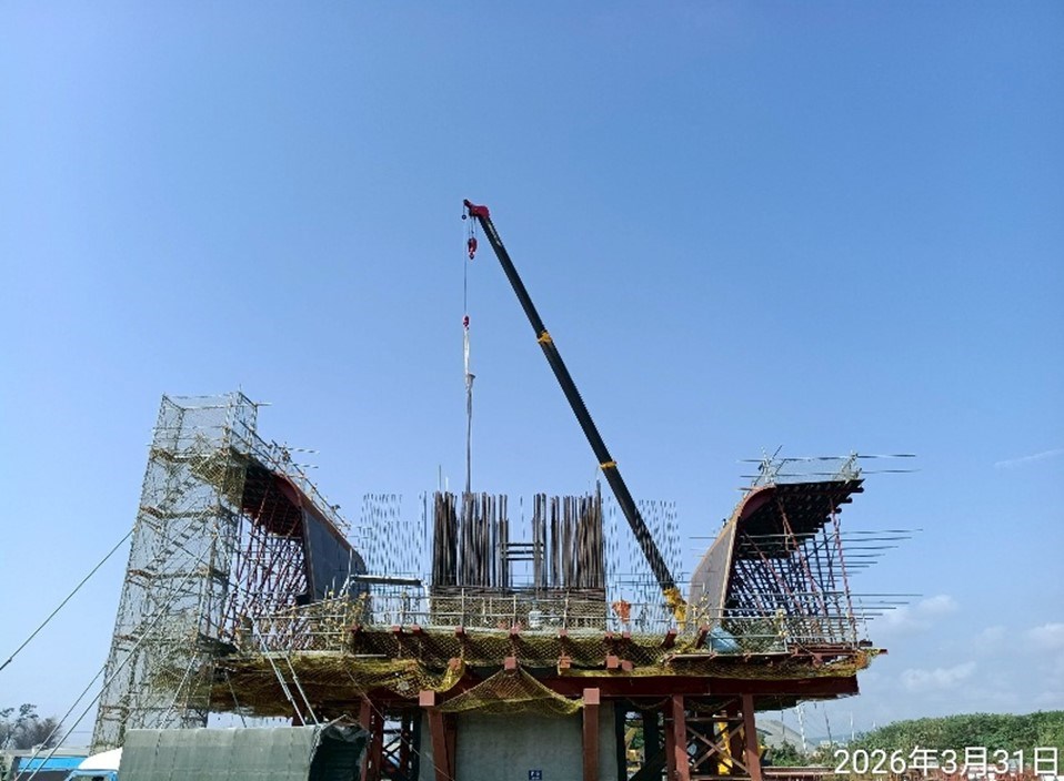 甲.C橋梁上部結構工程 U2(P6)柱頭版鋼筋組立.jpg