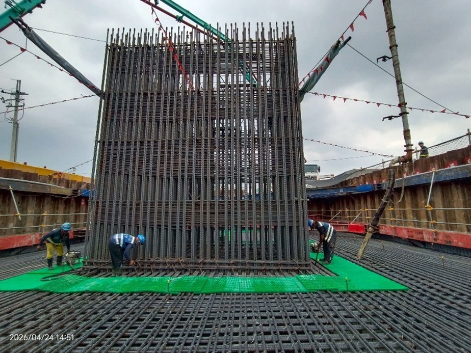甲.D橋梁下部結構工程 第1工區P5橋墩基礎混凝土澆置.jpg
