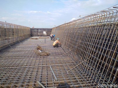 甲.C橋梁上部結構工程 U3場鑄逐跨(P7~P10)P7~P8底版鋼筋組立.jpg