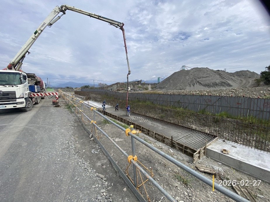 甲.G擋土牆工程 第9工區6K 220~6K 240(LT)、6K 220~6K 240、6K 260~6K 280、6K 340~6K 360(RT)擋土牆基礎混凝土澆置.jpg