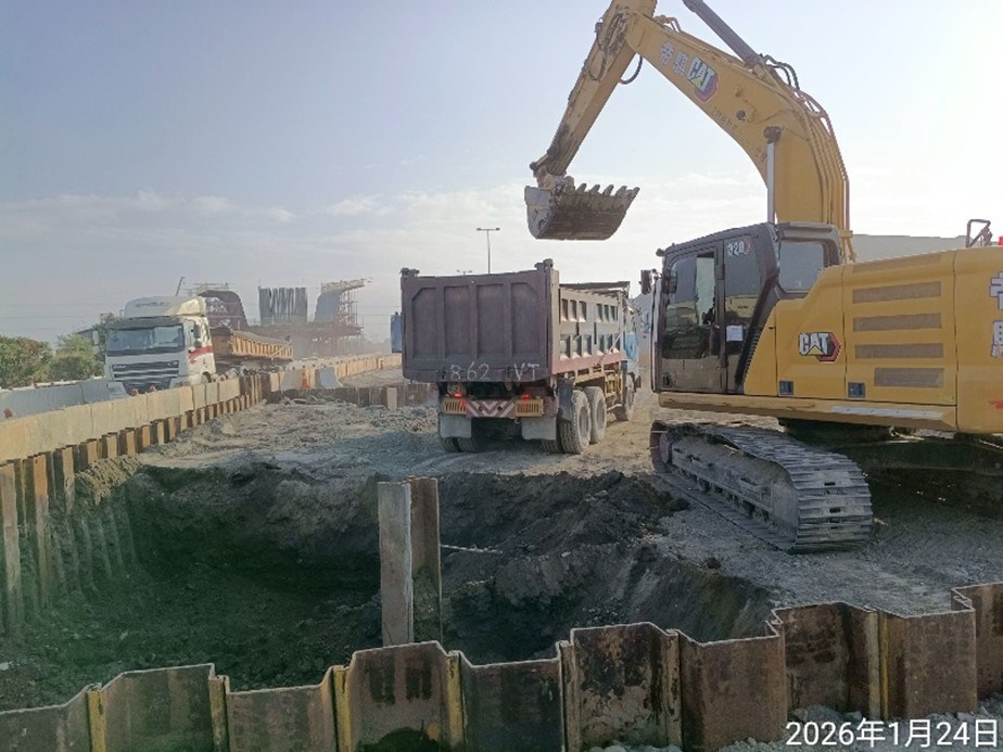 甲.D橋梁下部結構工程 第1工區P5橋墩基礎構造物土方開挖.jpg