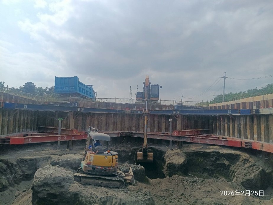 甲.D橋梁下部結構工程 第1工區P5橋墩基礎構造物土方開挖.jpg