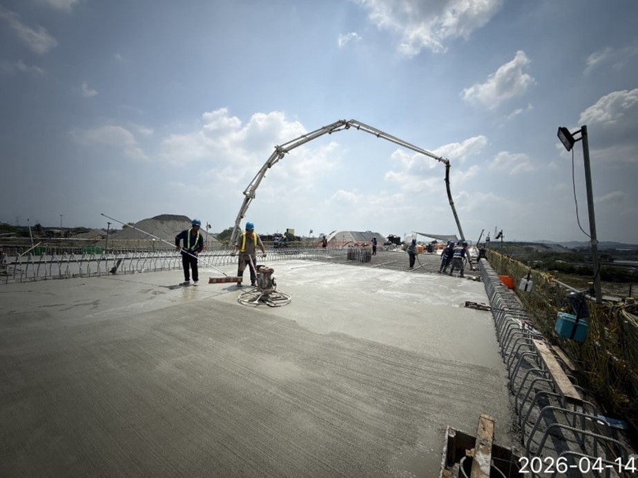 甲.C橋梁上部結構工程 U3場鑄逐跨(P7~P11)第4階段(0K 781~813)頂版混凝土澆置.jpg