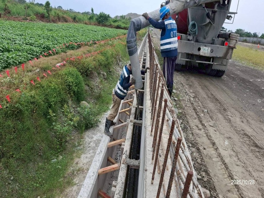 甲.H排水工程 第8工區5K 340~5K 360、5K 540~5K 560、5K 600~5K 620、5K 640~5K 660(RT)DA906、DA1002矩型明溝內側牆凝土澆置.jpg