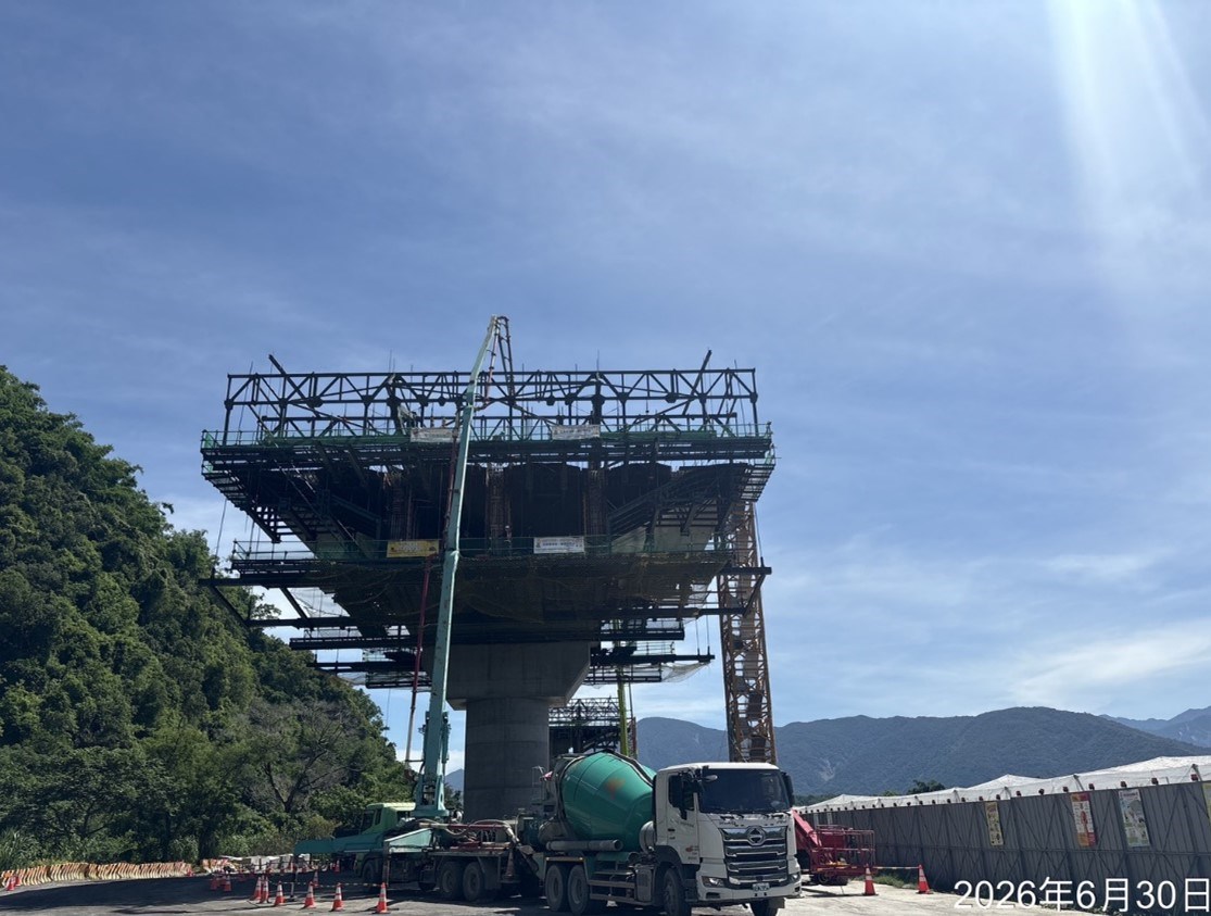 P52懸臂3~4節塊澆置.jpg