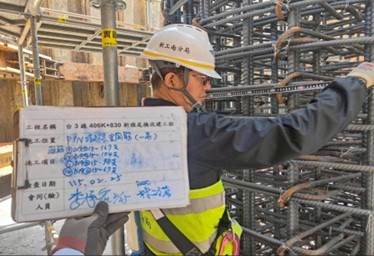P1N墩柱第一昇層鋼筋抽查.jpg
