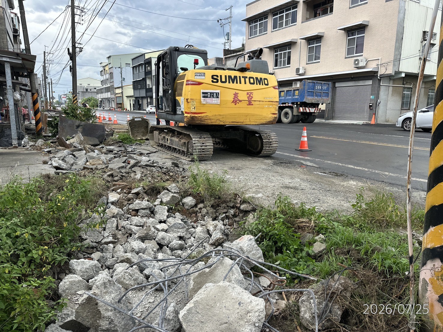 第三工區1-UL-18~1-UL-20(48K 120~180)地坪破碎開挖.jpg