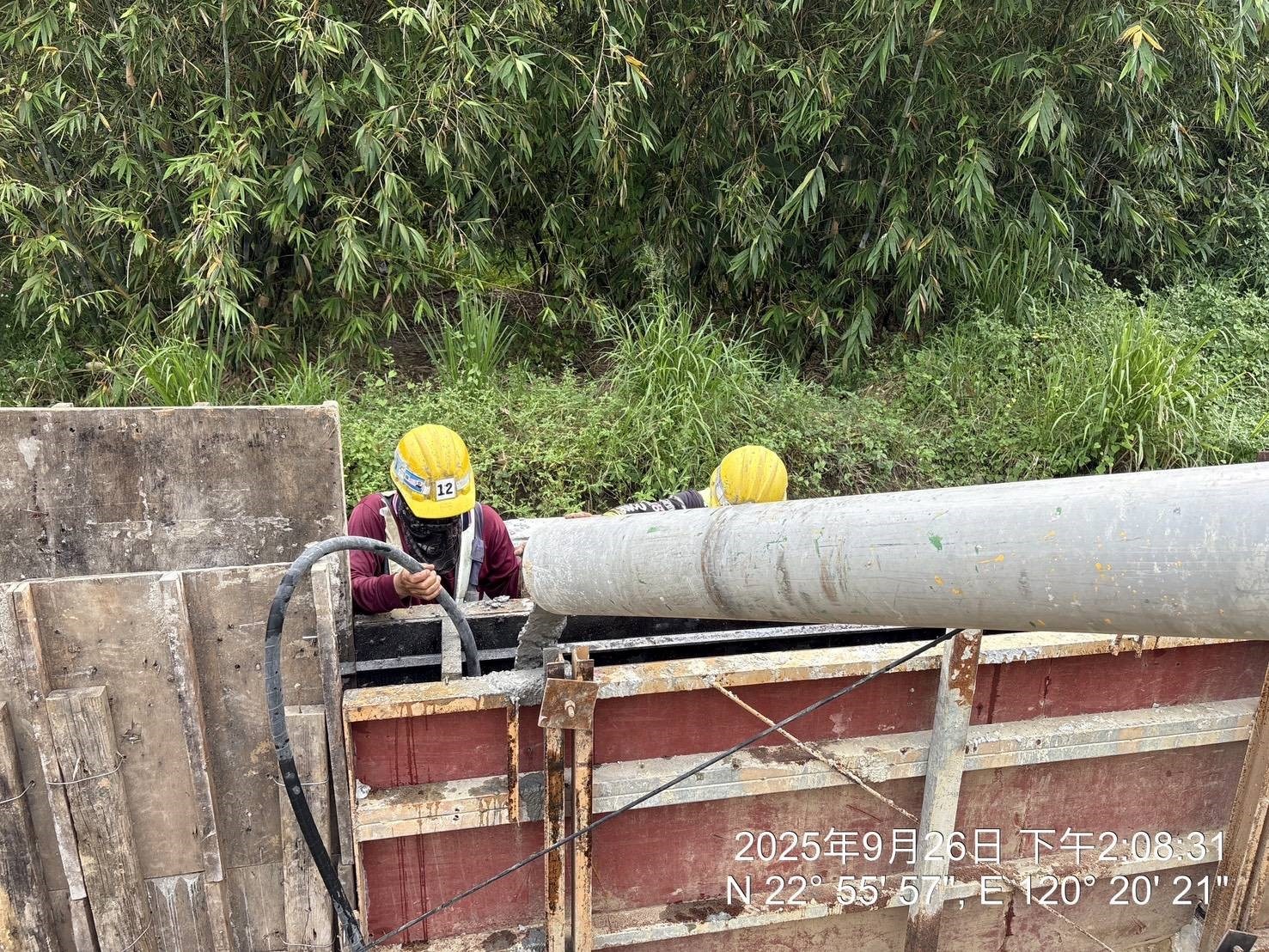 第二工區:UR-03排水溝(48K 810~48K 845)內側溝牆280kgfcm2混凝土澆置.jpg