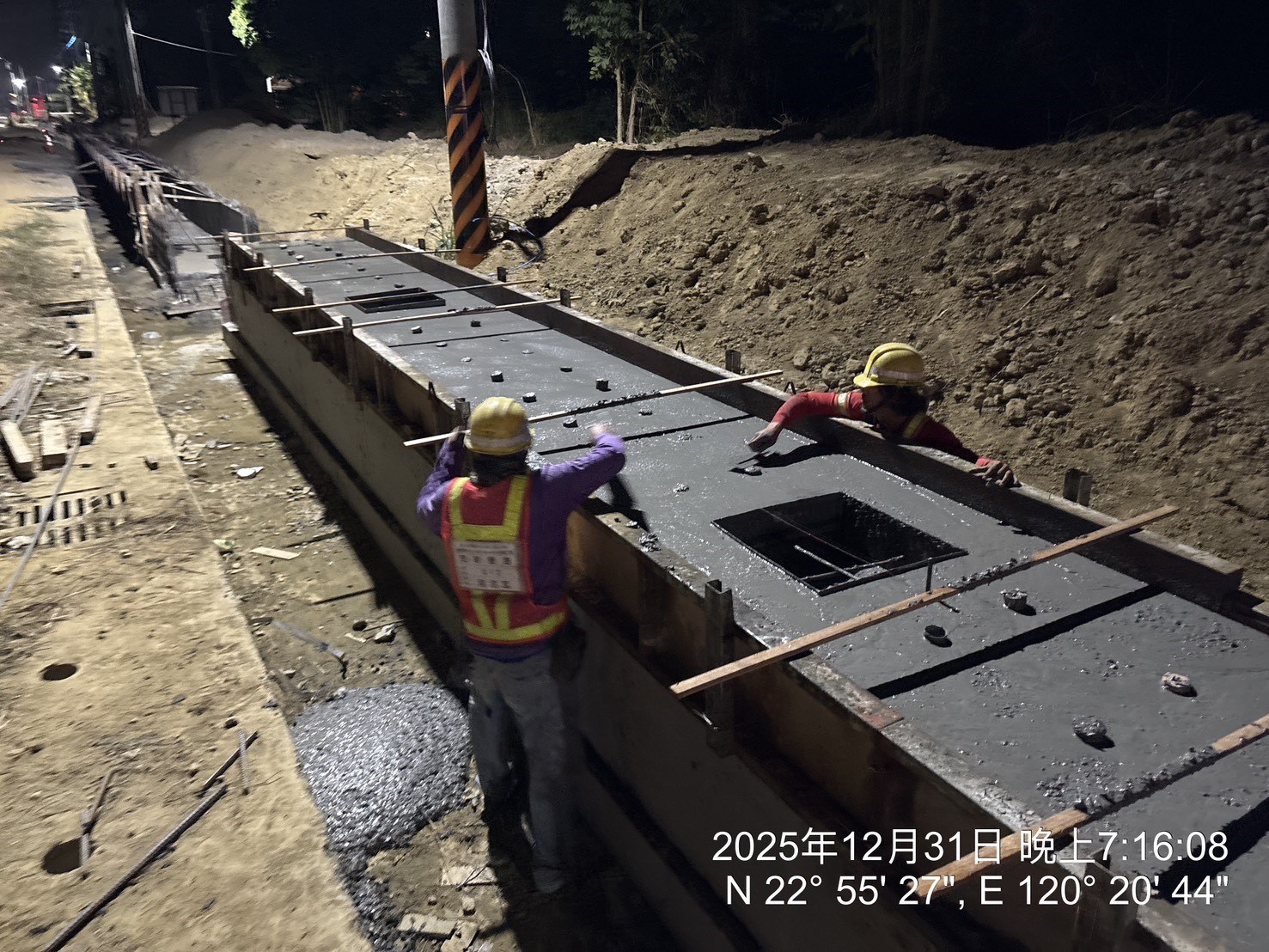 第四工區UL-14(50K 025~075) 排水溝頂版澆置.jpg