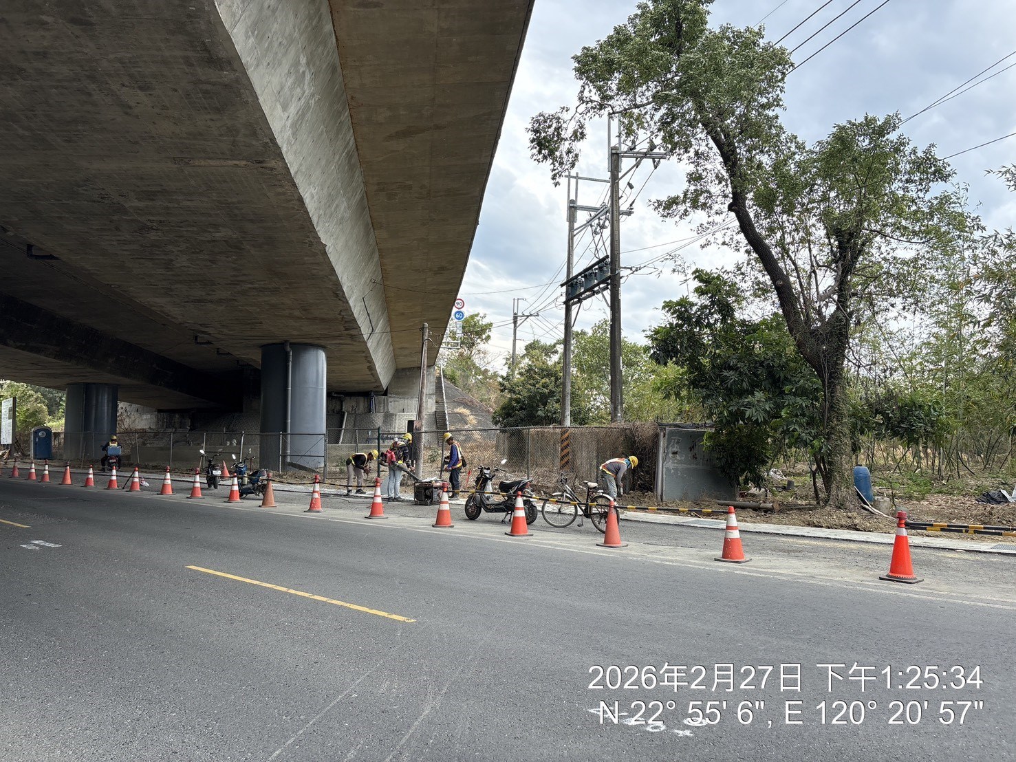 第四工區 水保區排水溝洩水孔開孔.jpg