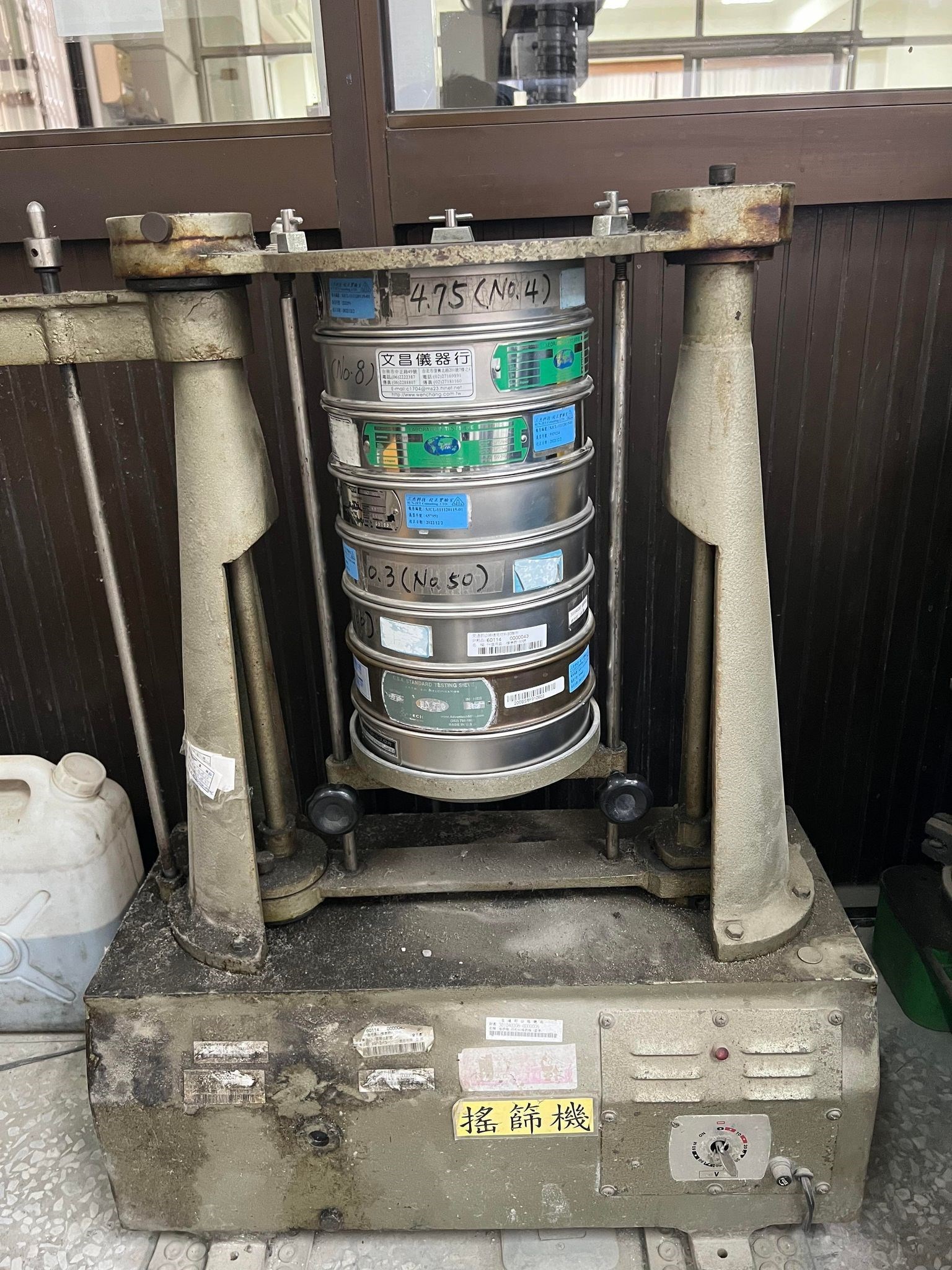Vibrating Sieve Machine for Fine Aggregates.jpg