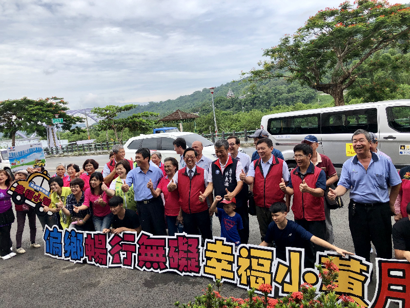 鄰里居民開心與幸福小黃和影