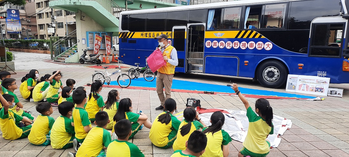 大型車視線死角及內輪差宣導